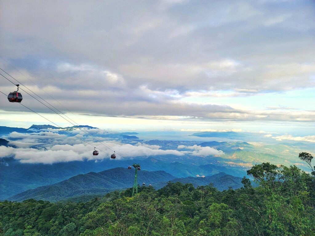 UN WORLD BA NA HILLS KỶ NIỆM 15 NĂM VẬN HÀNH TUYẾN CÁP TREO ĐẦU TIÊN - Ảnh 1 UN WORLD BA NA HILLS KỶ NIỆM 15 NĂM VẬN HÀNH TUYẾN CÁP TREO ĐẦU TIÊN - Ảnh 1